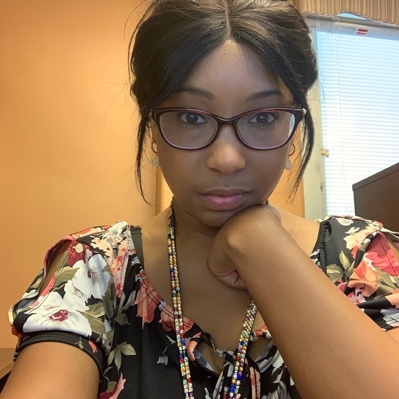 Meet your Posher, Amberly - Picture 3 of 4